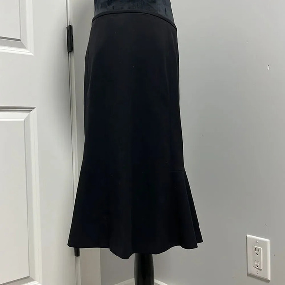 Nine West || Black bottom ruffled fit/flare skirt size 6 - Picture 3 of 7